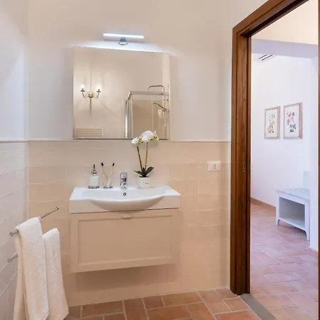 La Buganvilla 14, Emma Campiglia Marittima